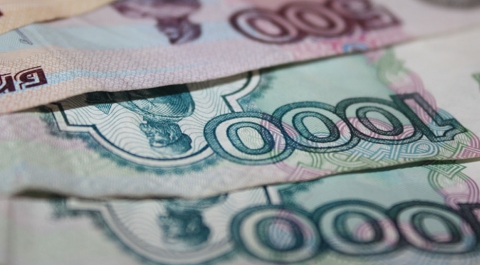 Доллар упал ниже 57 рублей, евро — ниже 60