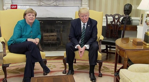 SRF: Трамп отказал Меркель в традиционном рукопожатии