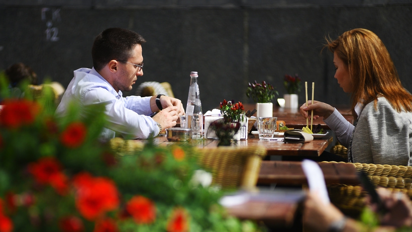 Более 1 тыс летних кафе установят в центре Москвы