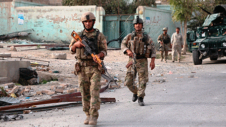Более 50 человек убиты при атаке боевиков на военную базу в Афганистане