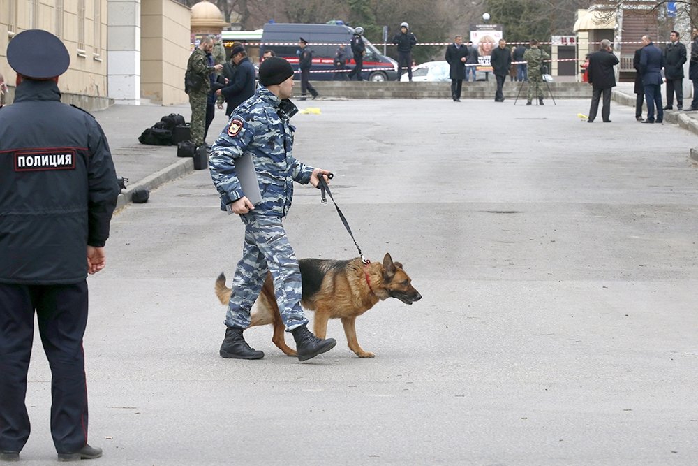 После взрыва у школы в Ростове сторож лишился кисти руки