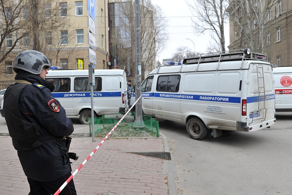 СК: Взрыв возле ростовской школы устроили из ревности