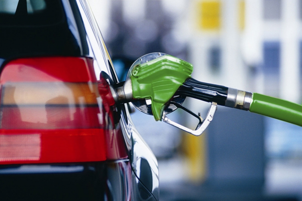 Цены на бензин в США и России почти сравнялись