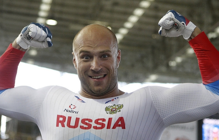 Россиянин Дмитриев завоевал золото в спринте на ЧМ по велоспорту на треке