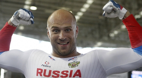 Россиянин Дмитриев завоевал золото в спринте на ЧМ по велоспорту на треке