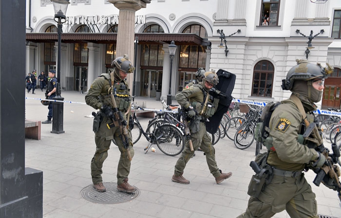 Шведская полиция опровергла слова премьера об аресте подозреваемого в теракте