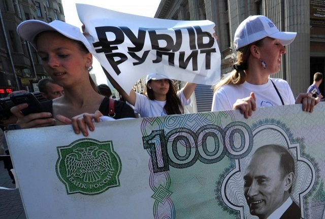 Рубль закрепился ниже 56 за доллар