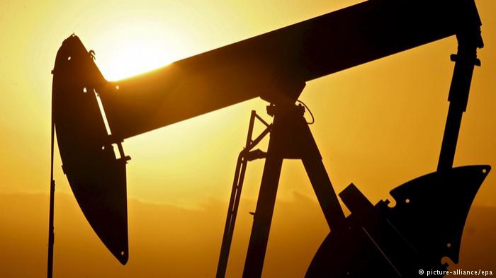 Цена на нефть WTI упала ниже 45 долларов за баррель