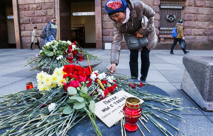 Петербург вспоминает жертв теракта в метро на 40-й день трагедии
