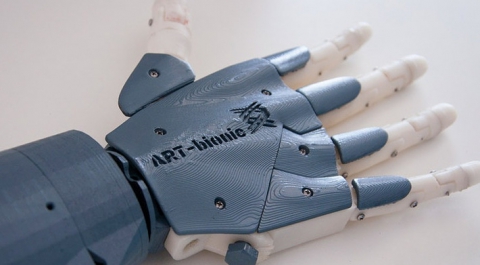 В ДВФУ представили прототип биопротеза руки нового поколения