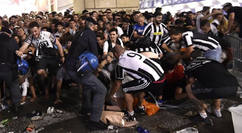 В Турине 600 фанатов "Ювентуса" пострадали в давке при просмотре финала ЛЧ