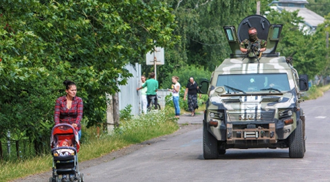 Автомобиль с сотрудниками СБУ взорвался в Донецкой области, сообщают СМИ