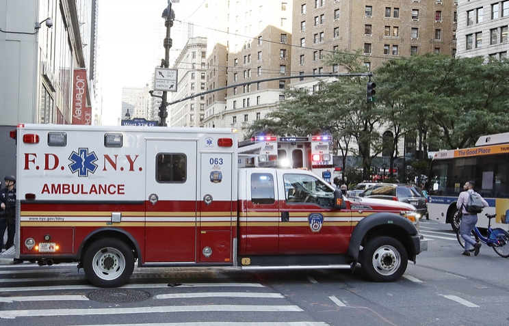 Машина врезалась в группу пешеходов в центре Манхэттена