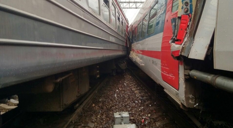 Причиной столкновения поезда с электричкой у Курского вокзала стал отказ стрелки