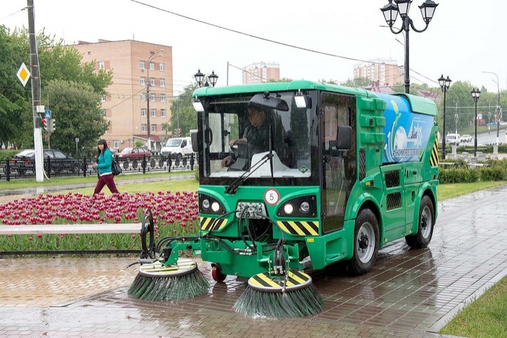 Разработчики из Екатеринбурга представили в Московской области новую уборочную машину