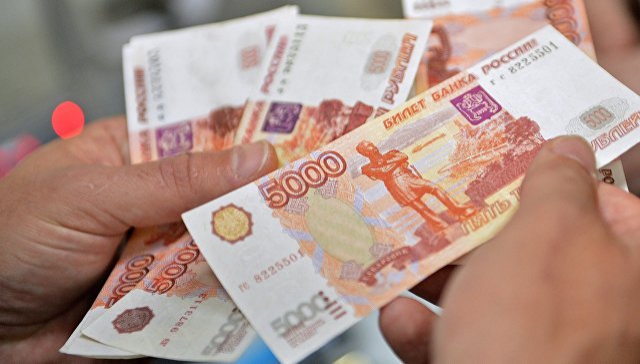 Источник сообщил, что красноярские депутаты вдвое подняли себе зарплату