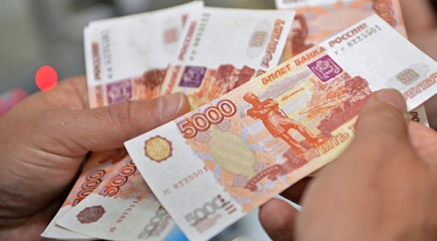 Источник сообщил, что красноярские депутаты вдвое подняли себе зарплату