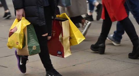 Розничные продажи в Британии выросли больше прогноза