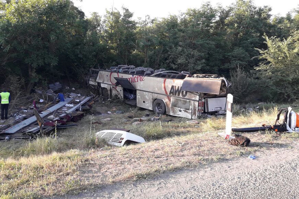 На Ставрополье в ДТП с автобусом два человека погибли, 15 ранены