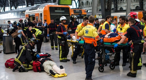 Почти 50 человек пострадали в результате аварии поезда в Барселоне