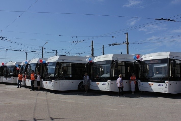 На маршруты в Севастополе вышли 37 новых троллейбусов