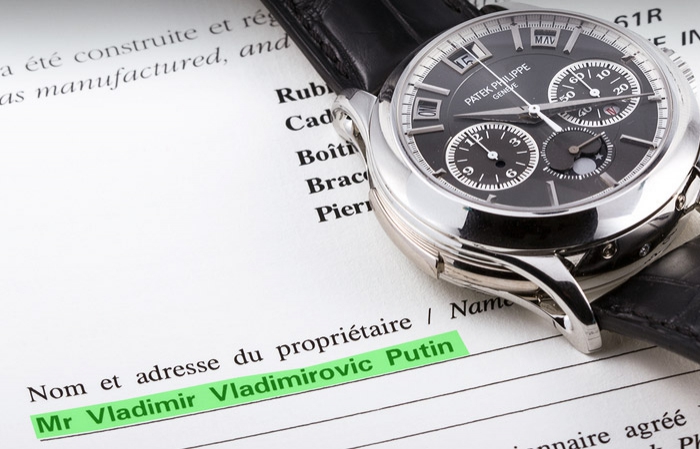 Песков опроверг продажу на аукционе якобы принадлежавших Путину часов