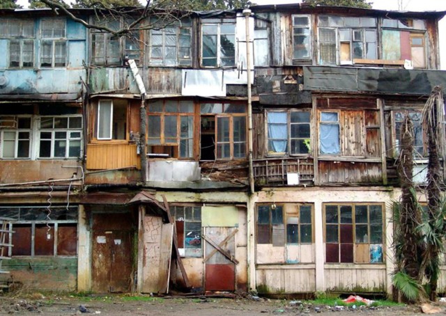 Фонд ЖКХ: в России расселили 77,5% аварийного жилья