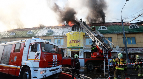К тушению пожара в доме на Таганке привлекли более 40 единиц техники