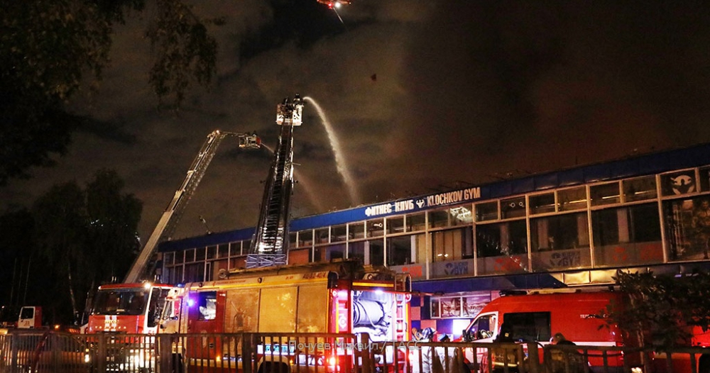Пожарные потушили склад на севере Москвы