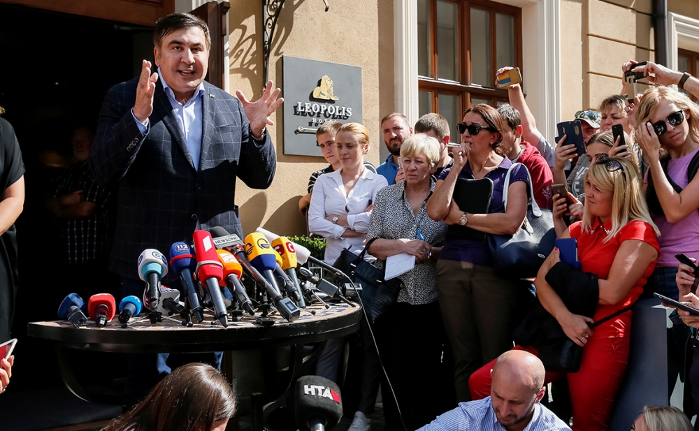 Адвокату Саакашвили вручили протокол о незаконном пересечении границы