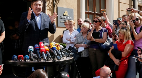 Адвокату Саакашвили вручили протокол о незаконном пересечении границы