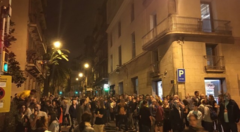 В Барселоне у избирательных участков собрались очереди