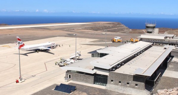 Впервые «самый бесполезный аэропорт в мире» принял пассажирский самолет