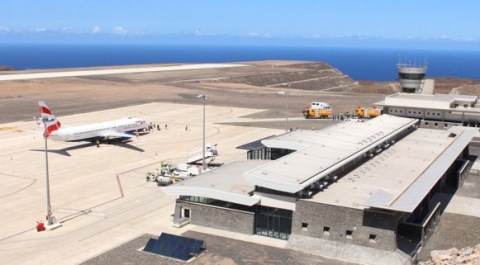 Впервые «самый бесполезный аэропорт в мире» принял пассажирский самолет