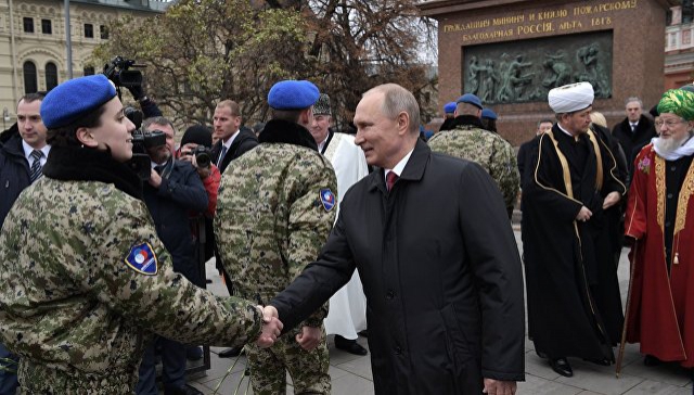 Путин поздравил россиян с Днем народного единства