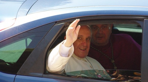 Папа римский запретит продажу сигарет в Ватикане