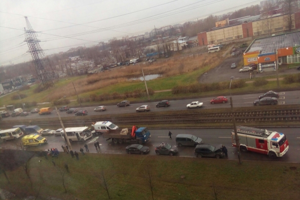 Маршрутка на Всеволожск влетела в КамАЗ: семь пострадавших