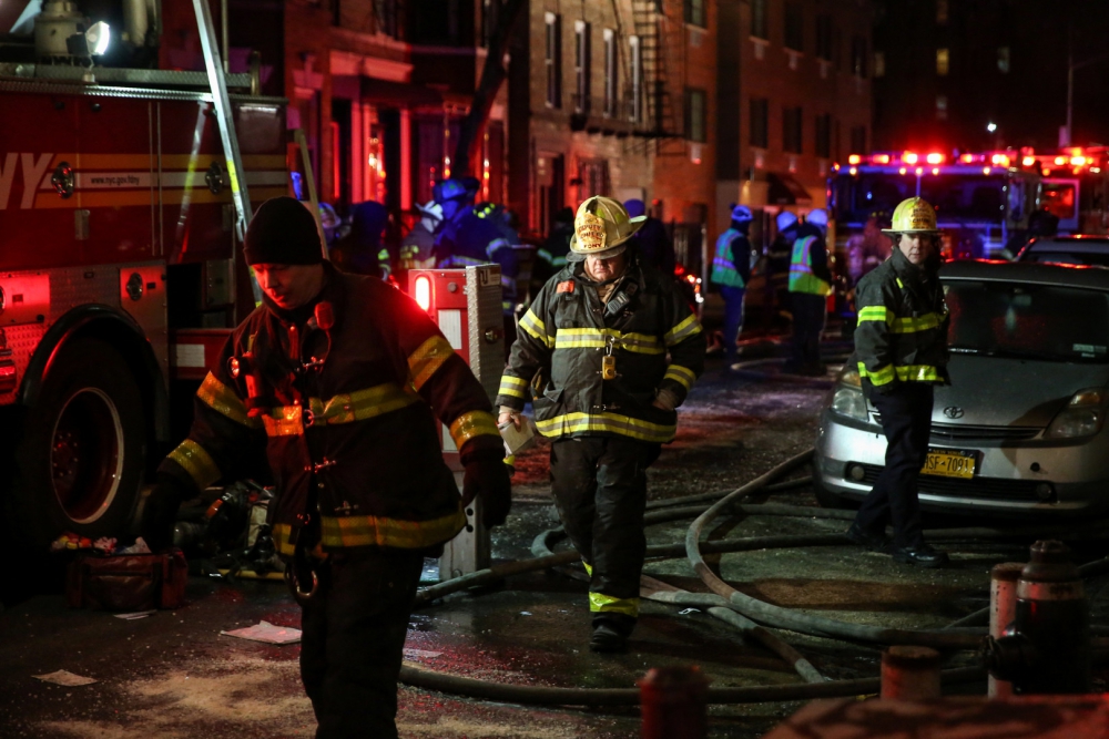 Крупный пожар в Нью-Йорке: жертвами возгорания в Бронксе стали 12 человек