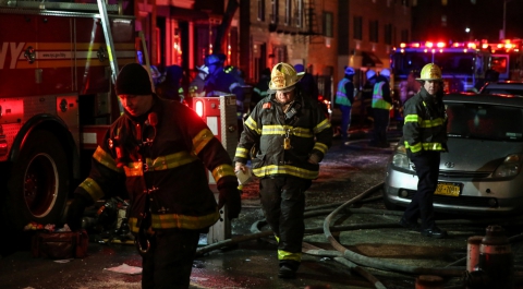 Крупный пожар в Нью-Йорке: жертвами возгорания в Бронксе стали 12 человек