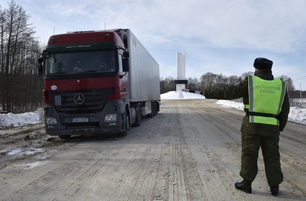 Возбуждено дело по факту прорыва микроавтобуса через границу из Финляндии