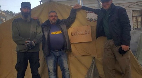 При штурме палаточного городка протестующих у Рады пострадали 13 человек