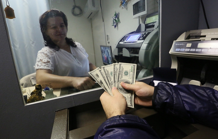 Курс доллара на открытии торгов Московской биржи вырос до 57,66 рубля