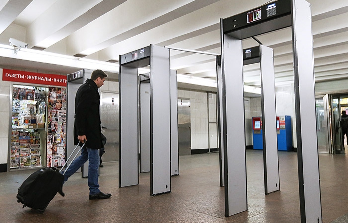 В метро Москвы за год пресекли провоз более 17 тыс. единиц разного вида оружия