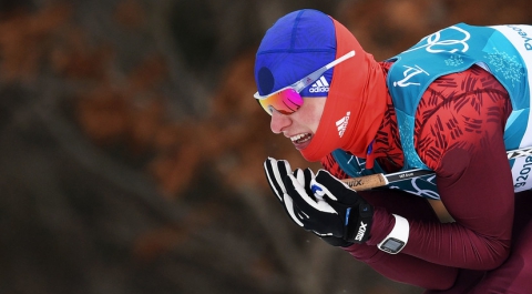 Спицов сообщил, что пробежал первые 15 км гонки со сломанной лыжей