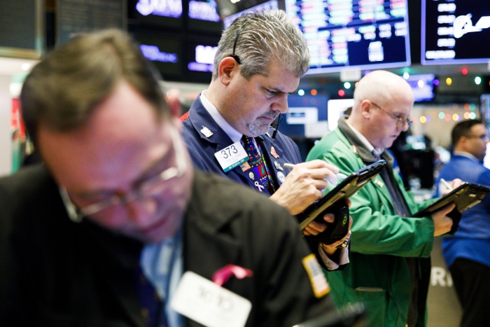 Индекс Dow Jones продемонстрировал рекордное падение в течение дня