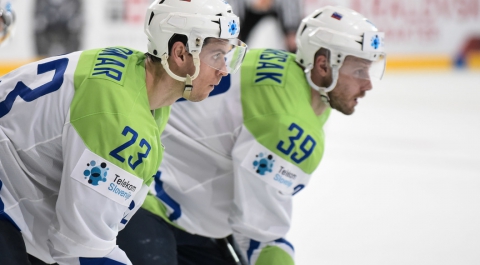Словенцы выигрывают у норвежцев после первого периода хоккейного матча 1/8 финала Игр-2018