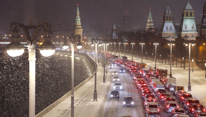 МВД предупреждает водителей о непогоде в Москве на выходные