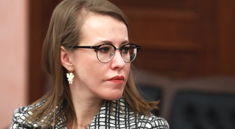 Собчак заявила, что на нее напали и облили водой в Москве
