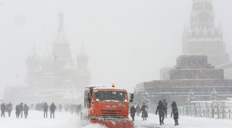 МЧС распространило экстренное предупреждение о сильном снеге и ветре в Москве
