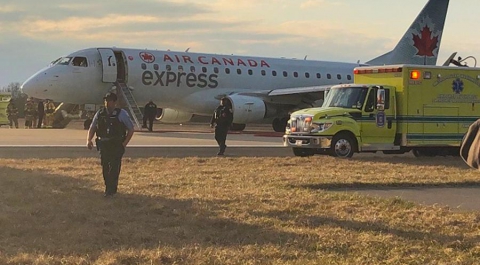 Самолет Air Canada совершил экстренную посадку из-за дыма в кабине пилотов
